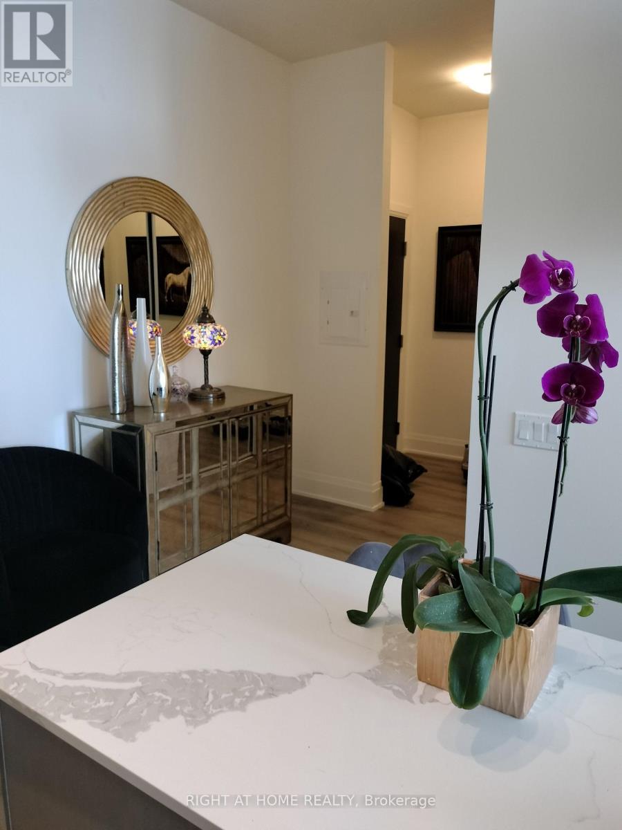 617 - 9000 Jane Street N, Vaughan (Concord), Ontario  L4M 2M9 - Photo 2 - N12861316