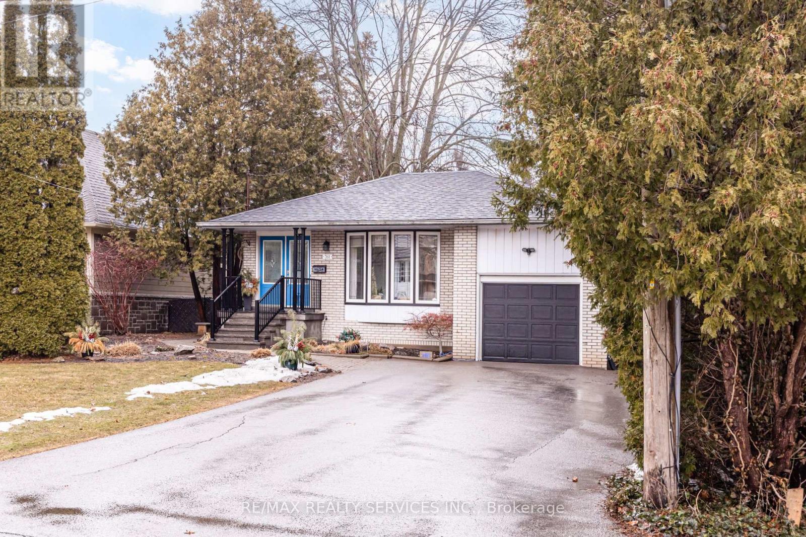 761 Sunset Road, Burlington, Ontario  L7T 3X3 - Photo 2 - W12861402