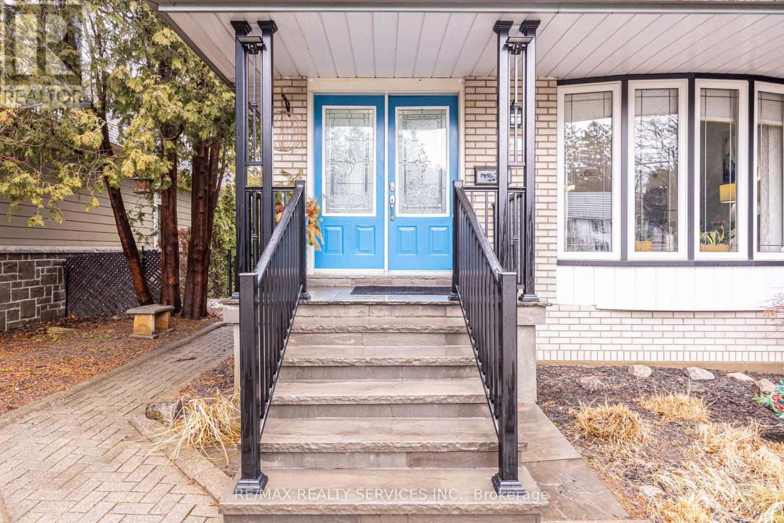 761 Sunset Road, Burlington, Ontario  L7T 3X3 - Photo 4 - W12861402