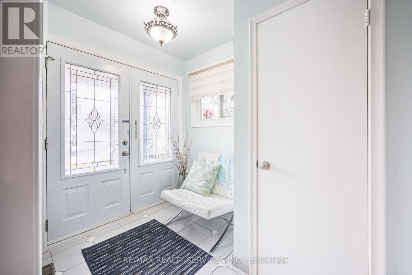 761 Sunset Road, Burlington, Ontario  L7T 3X3 - Photo 7 - W12861402