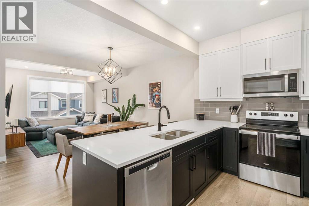 915 Crestridge Common Sw, Calgary, Alberta  T3B 6L6 - Photo 7 - A2284146