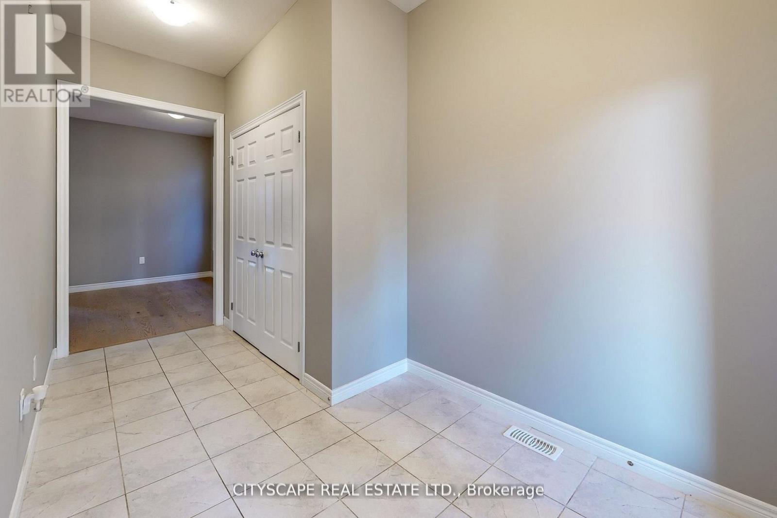 100 Tartan Avenue, Kitchener, Ontario  N2R 0N5 - Photo 4 - X12861370