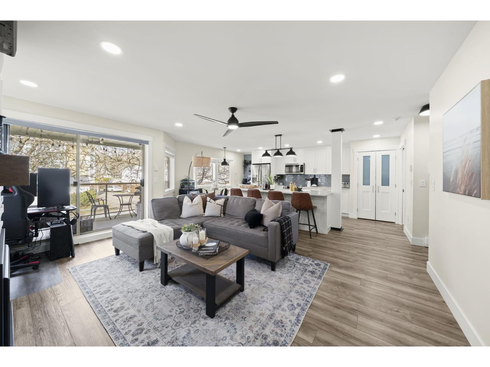 201 5464 201a Street, Langley, British Columbia  V3A 1S8 - Photo 3 - R3097351