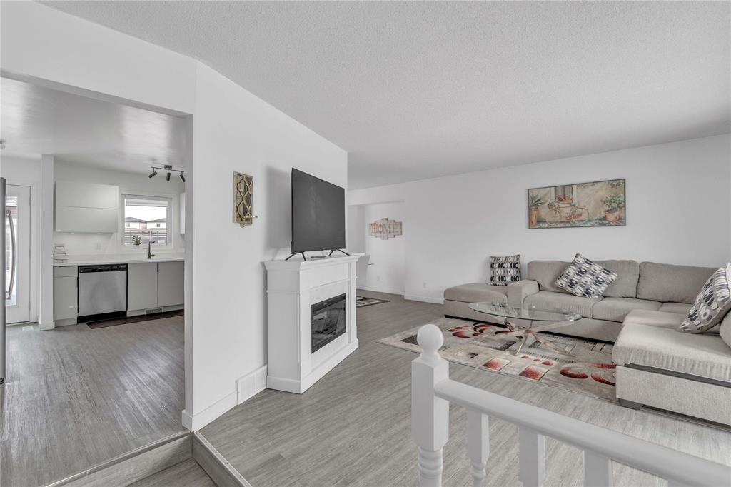 41 Marianne Road, Winnipeg, Manitoba  R2R 1W4 - Photo 3 - 202604134