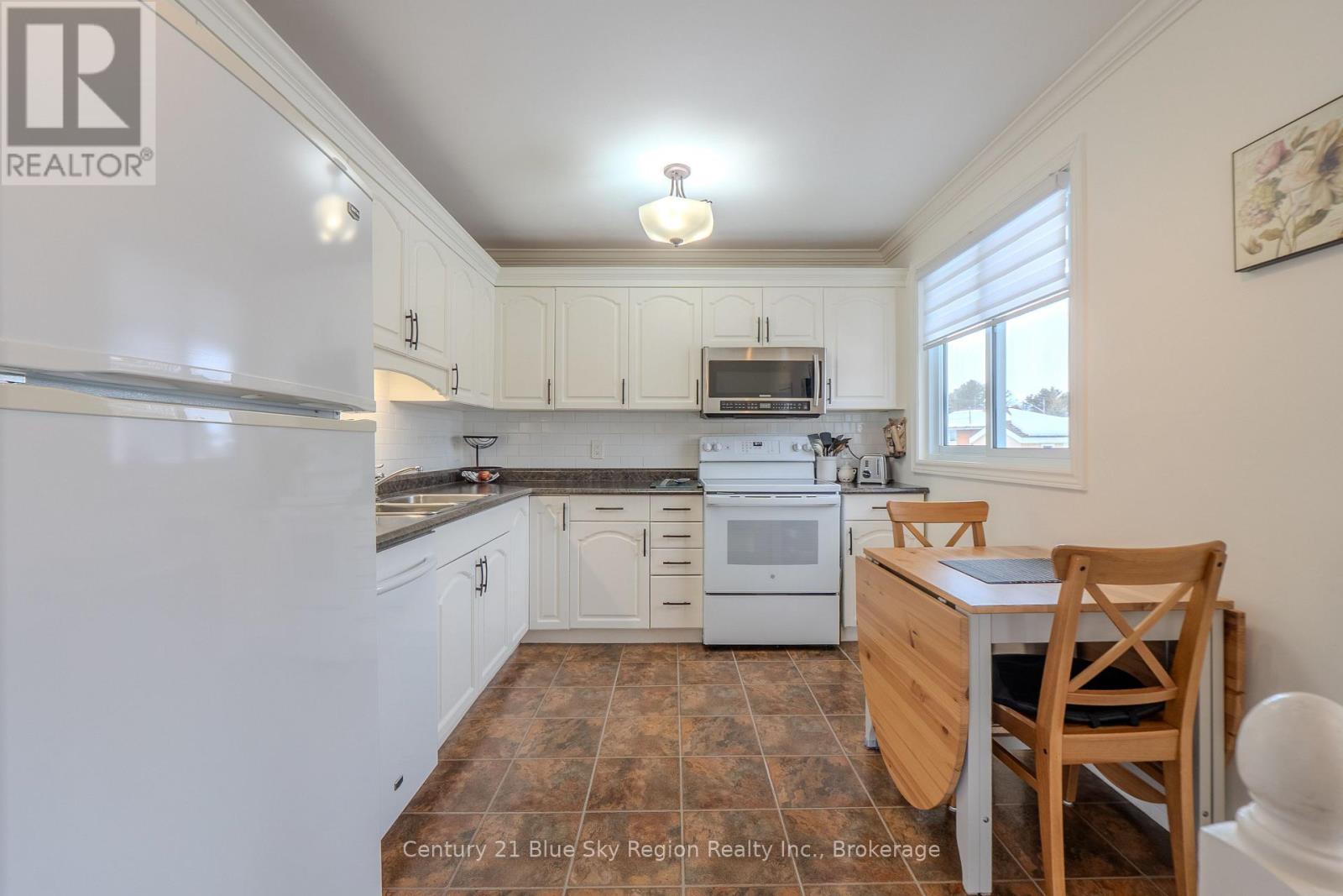 107 Strathcona Drive, North Bay (Ferris), Ontario  P1A 2N5 - Photo 6 - X12861558