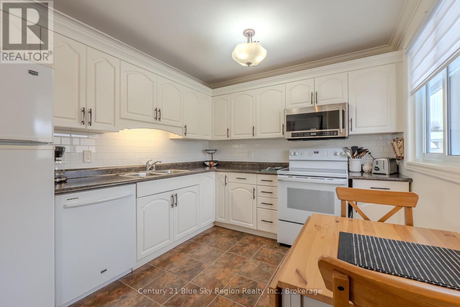 107 Strathcona Drive, North Bay (Ferris), Ontario  P1A 2N5 - Photo 7 - X12861558