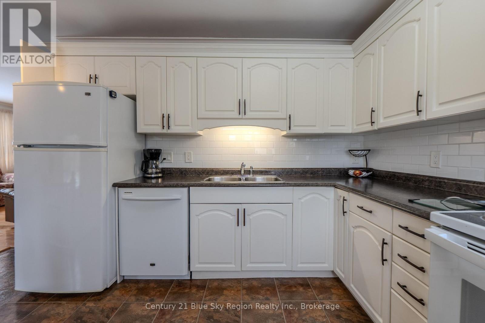 107 Strathcona Drive, North Bay (Ferris), Ontario  P1A 2N5 - Photo 8 - X12861558