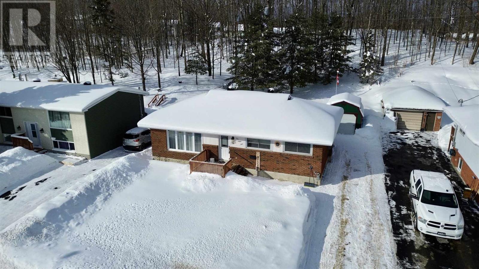 24 Axmith Ave, Elliot Lake, Ontario  P5A 1B7 - Photo 2 - SM260183