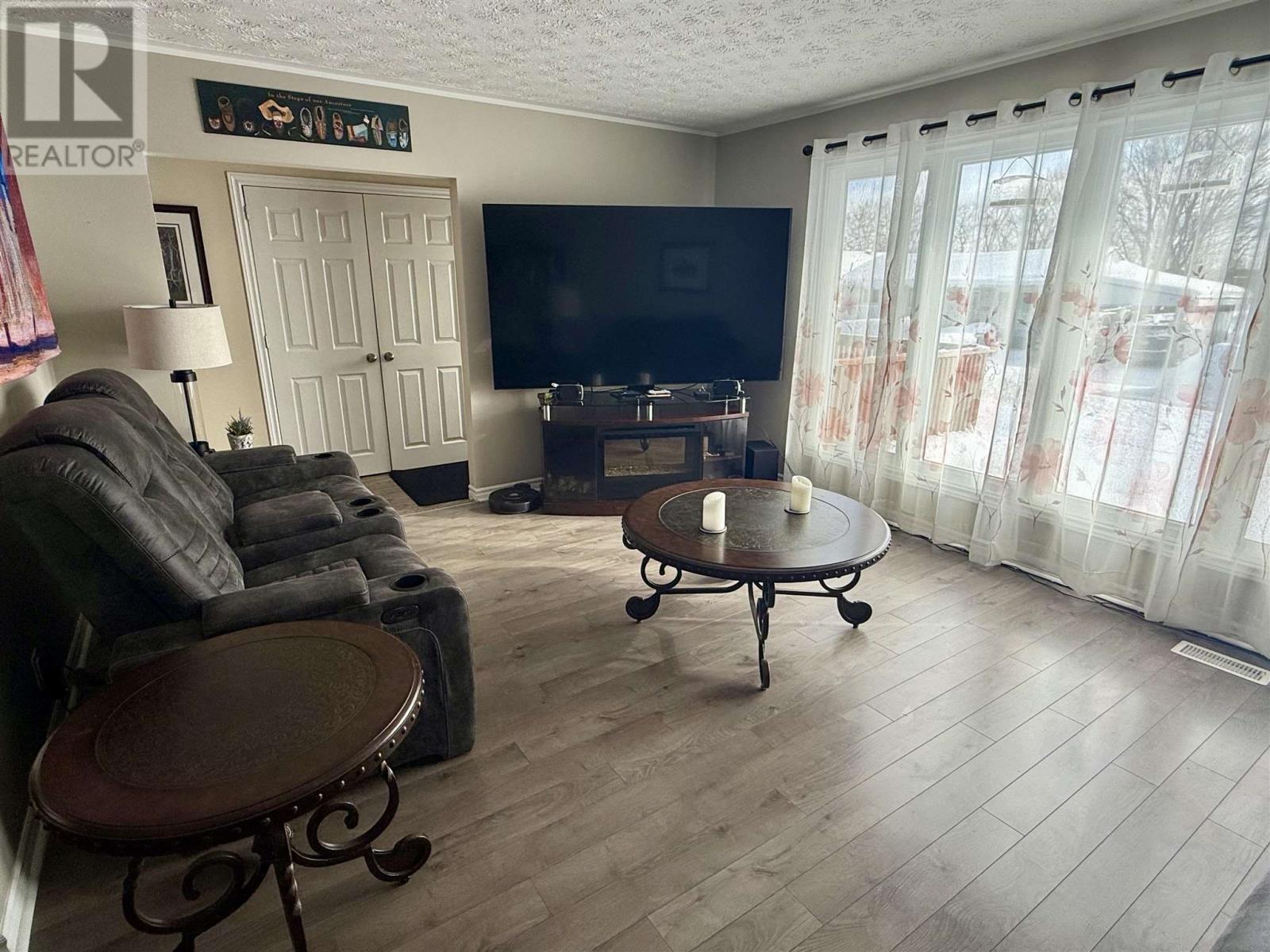 24 Axmith Ave, Elliot Lake, Ontario  P5A 1B7 - Photo 28 - SM260183