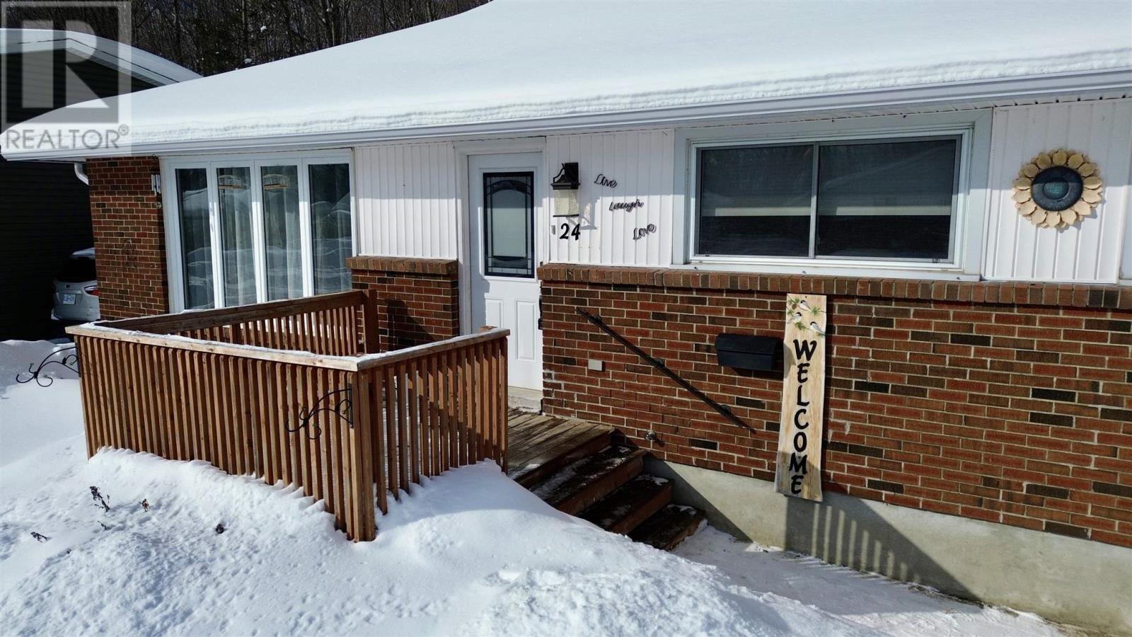 24 Axmith Ave, Elliot Lake, Ontario  P5A 1B7 - Photo 4 - SM260183