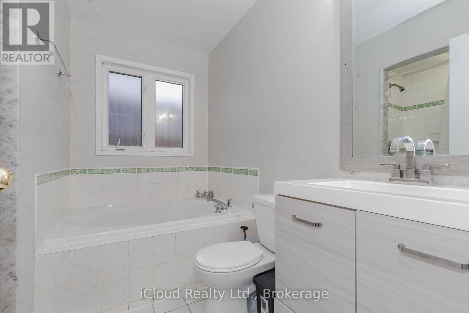 Main/2nd Flr - 3141 Turbine Crescent, Mississauga, Ontario  L5M 6W1 - Photo 22 - W12860610