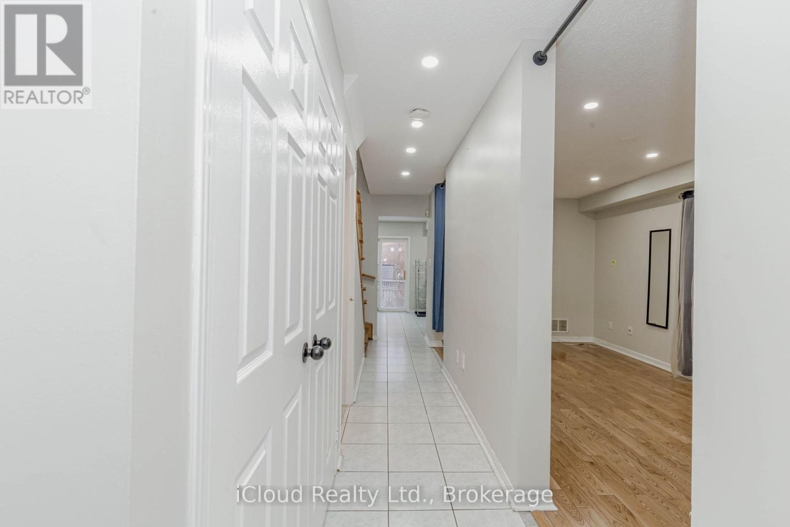 Main/2nd Flr - 3141 Turbine Crescent, Mississauga, Ontario  L5M 6W1 - Photo 4 - W12860610