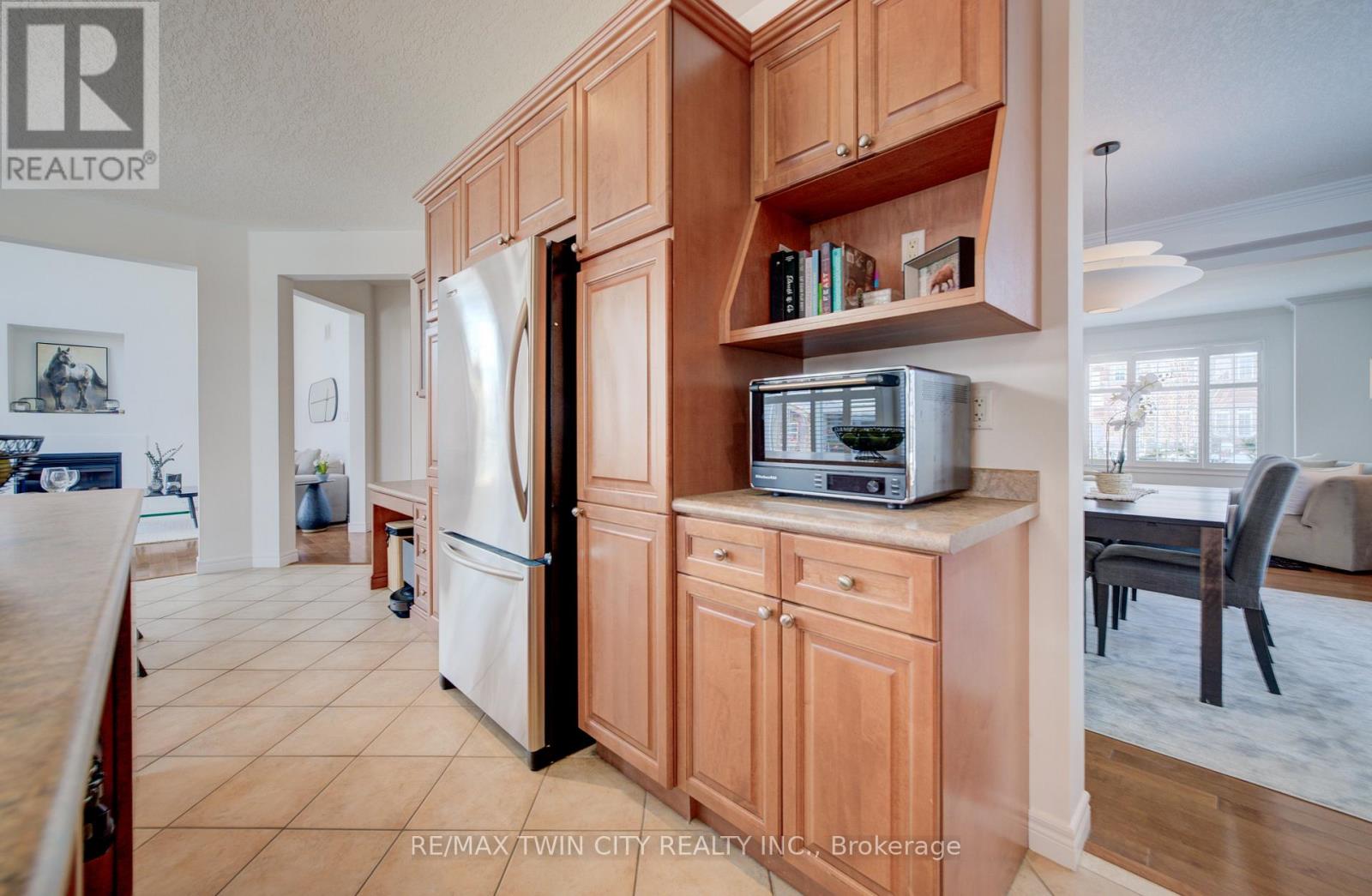 169 Falconridge Drive, Kitchener, Ontario  N2K 4J9 - Photo 12 - X12597470