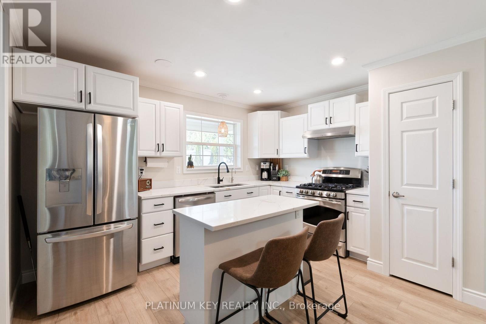 16 Lindsay Drive, Strathroy-Caradoc, Ontario  N7G 0C5 - Photo 12 - X12861734