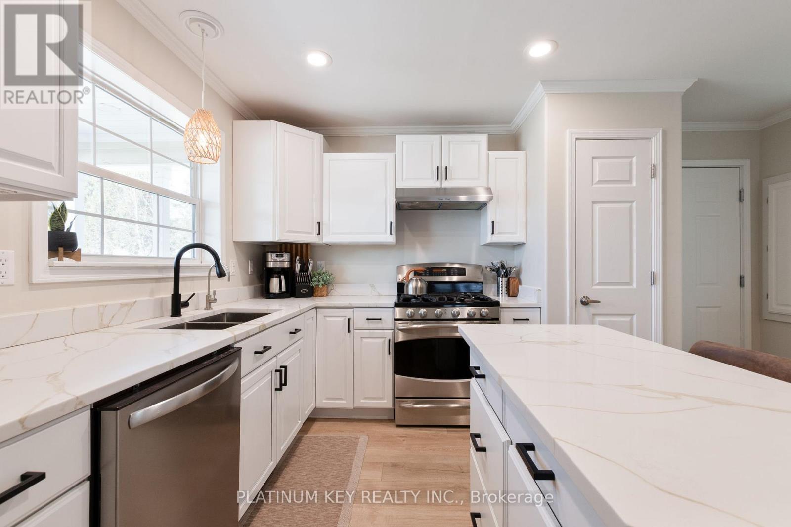 16 Lindsay Drive, Strathroy-Caradoc, Ontario  N7G 0C5 - Photo 16 - X12861734