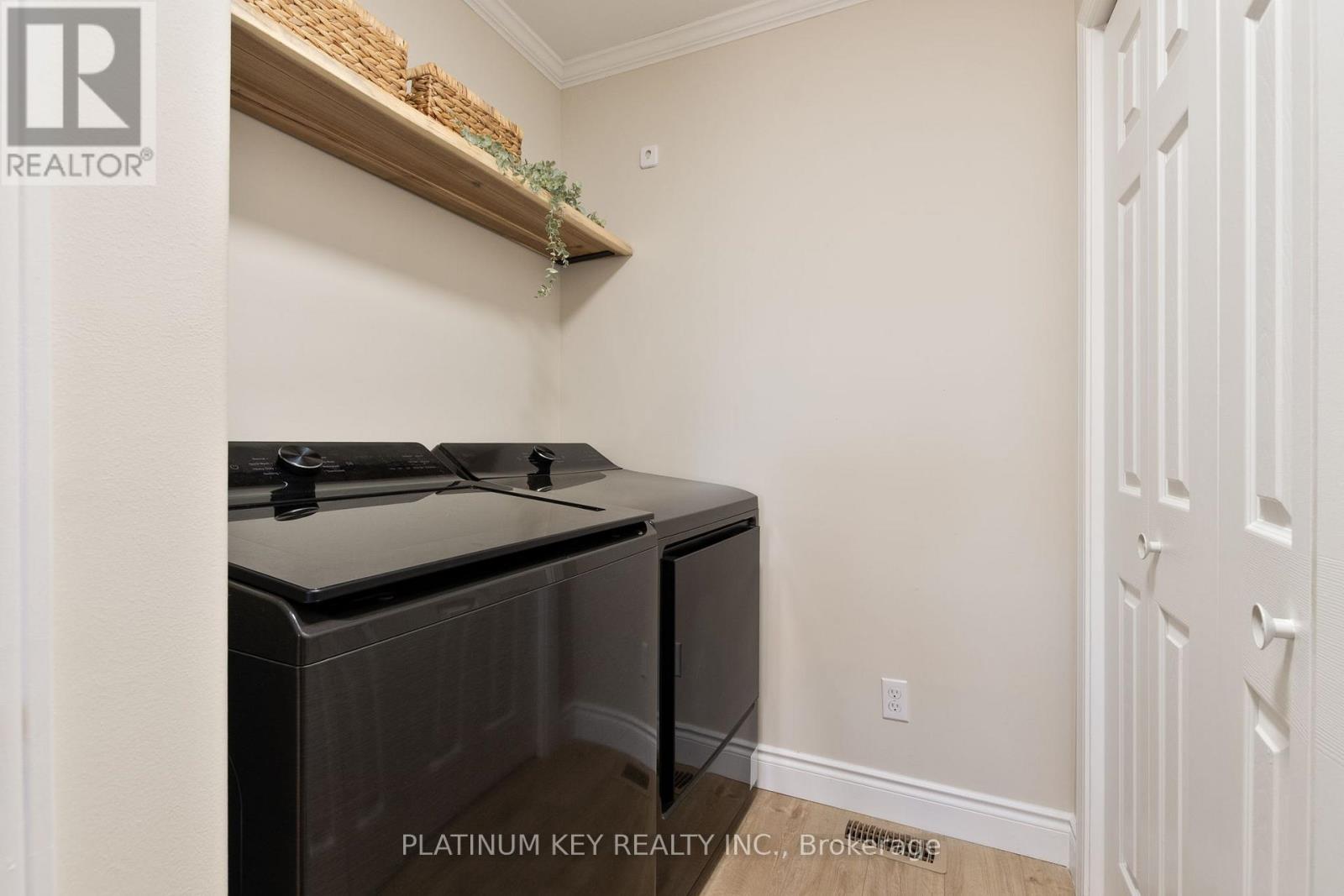 16 Lindsay Drive, Strathroy-Caradoc, Ontario  N7G 0C5 - Photo 18 - X12861734