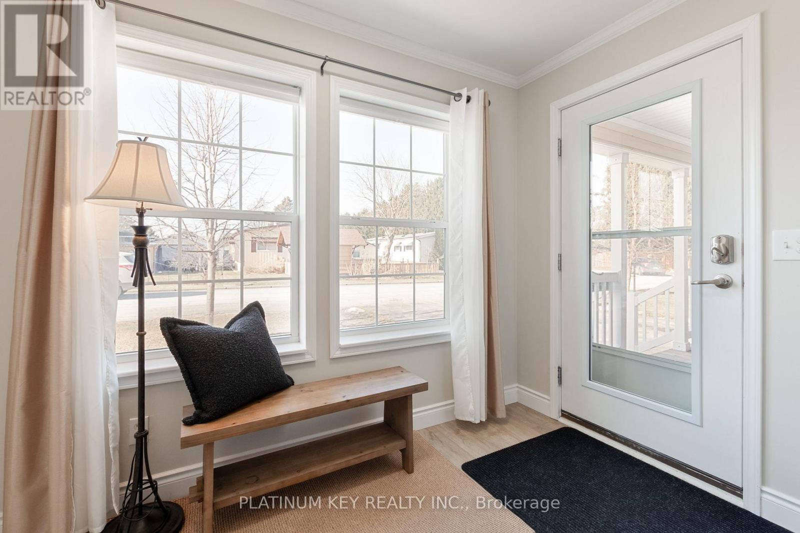 16 Lindsay Drive, Strathroy-Caradoc, Ontario  N7G 0C5 - Photo 3 - X12861734