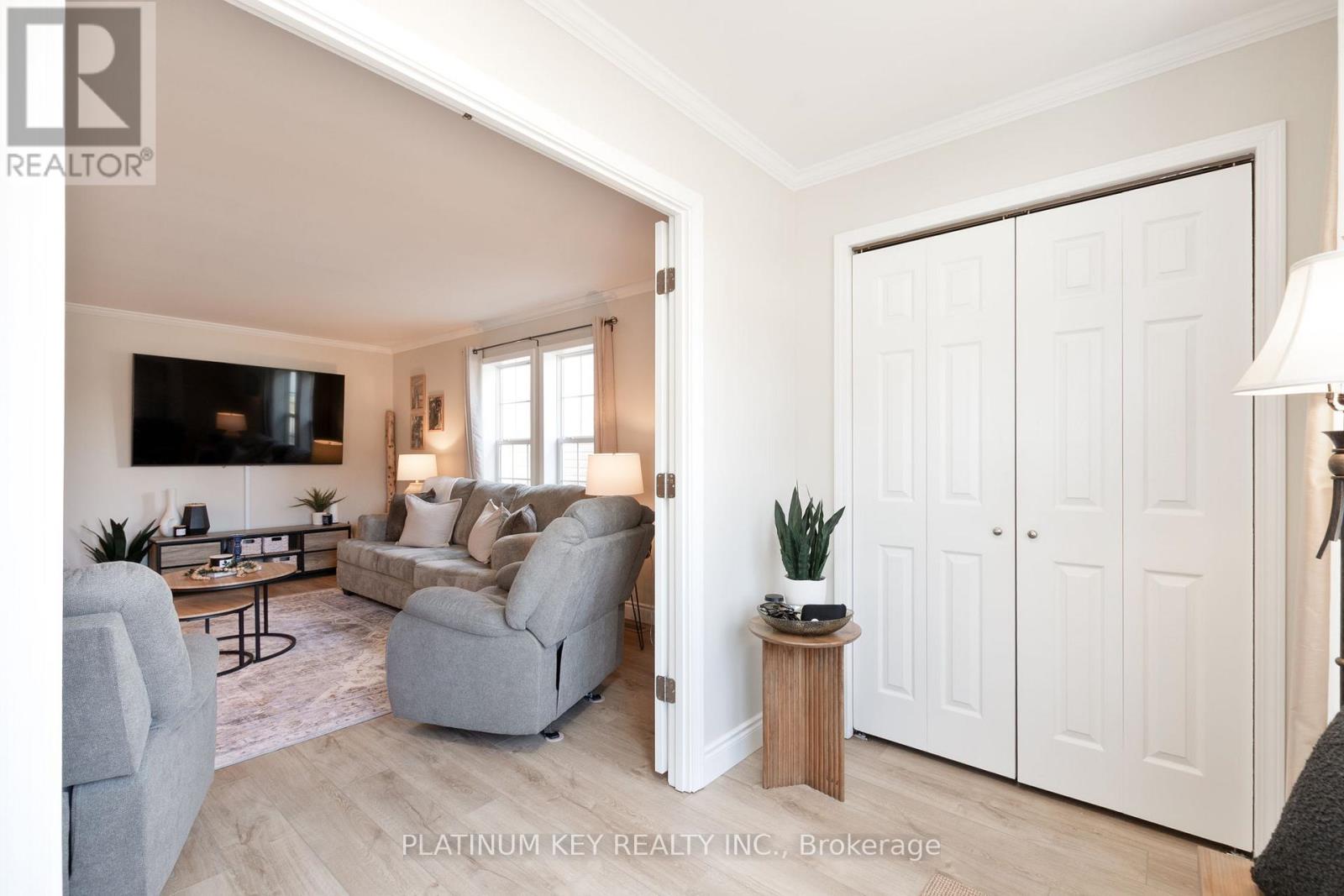 16 Lindsay Drive, Strathroy-Caradoc, Ontario  N7G 0C5 - Photo 4 - X12861734