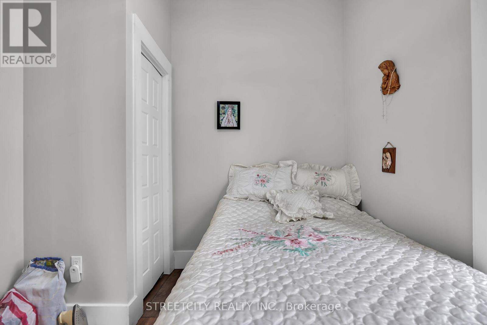 7 Myrtle Street, St. Thomas, Ontario  N5R 2E6 - Photo 11 - X12861748