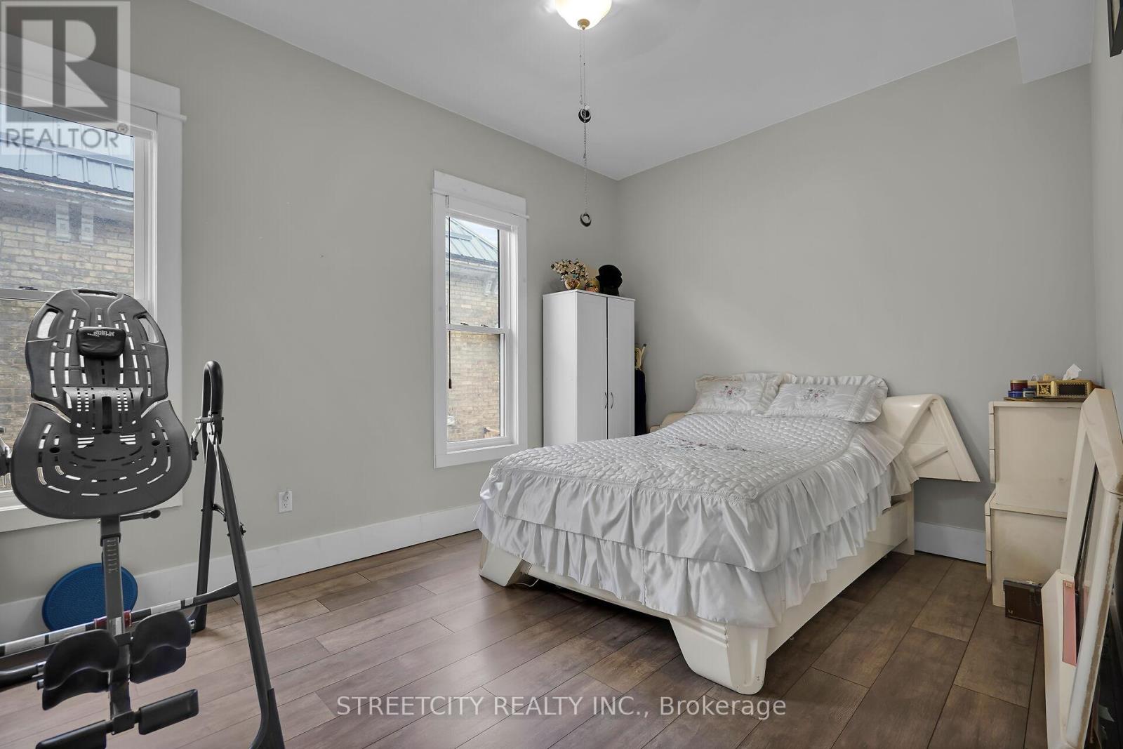 7 Myrtle Street, St. Thomas, Ontario  N5R 2E6 - Photo 12 - X12861748