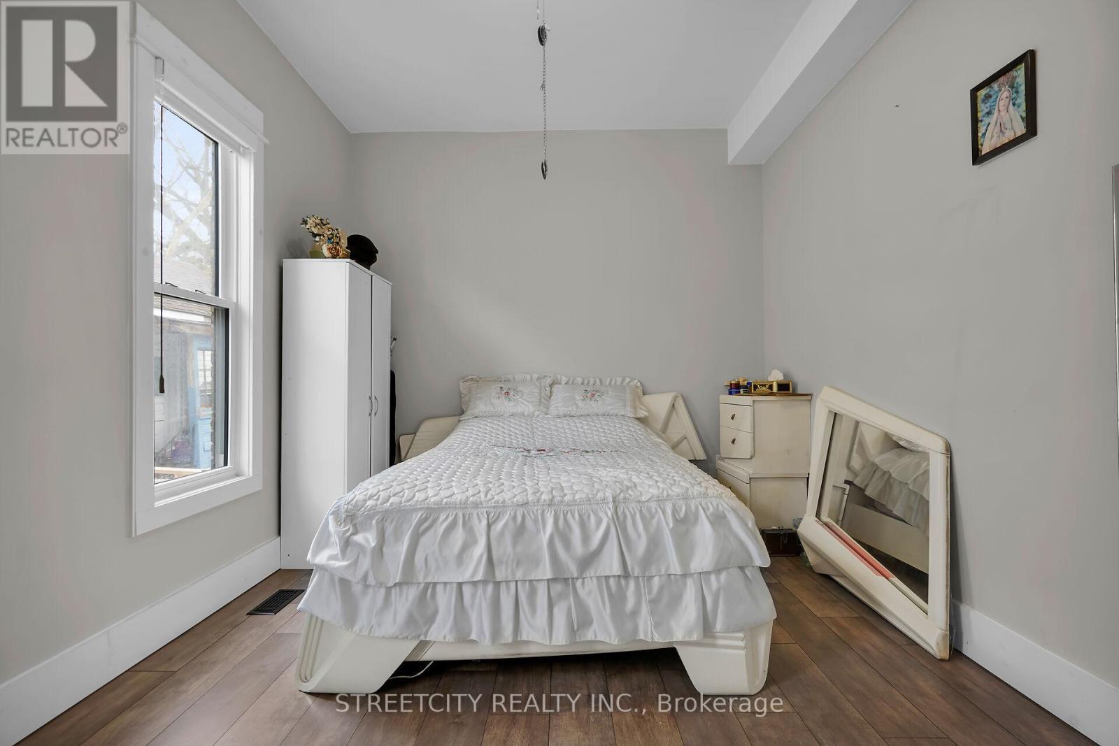 7 Myrtle Street, St. Thomas, Ontario  N5R 2E6 - Photo 13 - X12861748