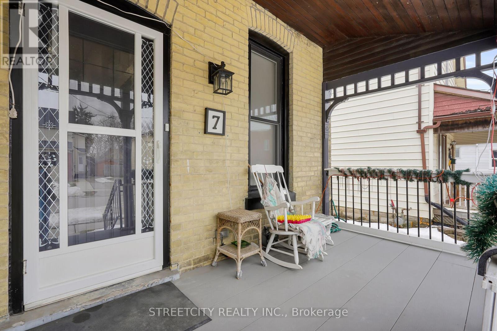 7 Myrtle Street, St. Thomas, Ontario  N5R 2E6 - Photo 5 - X12861748