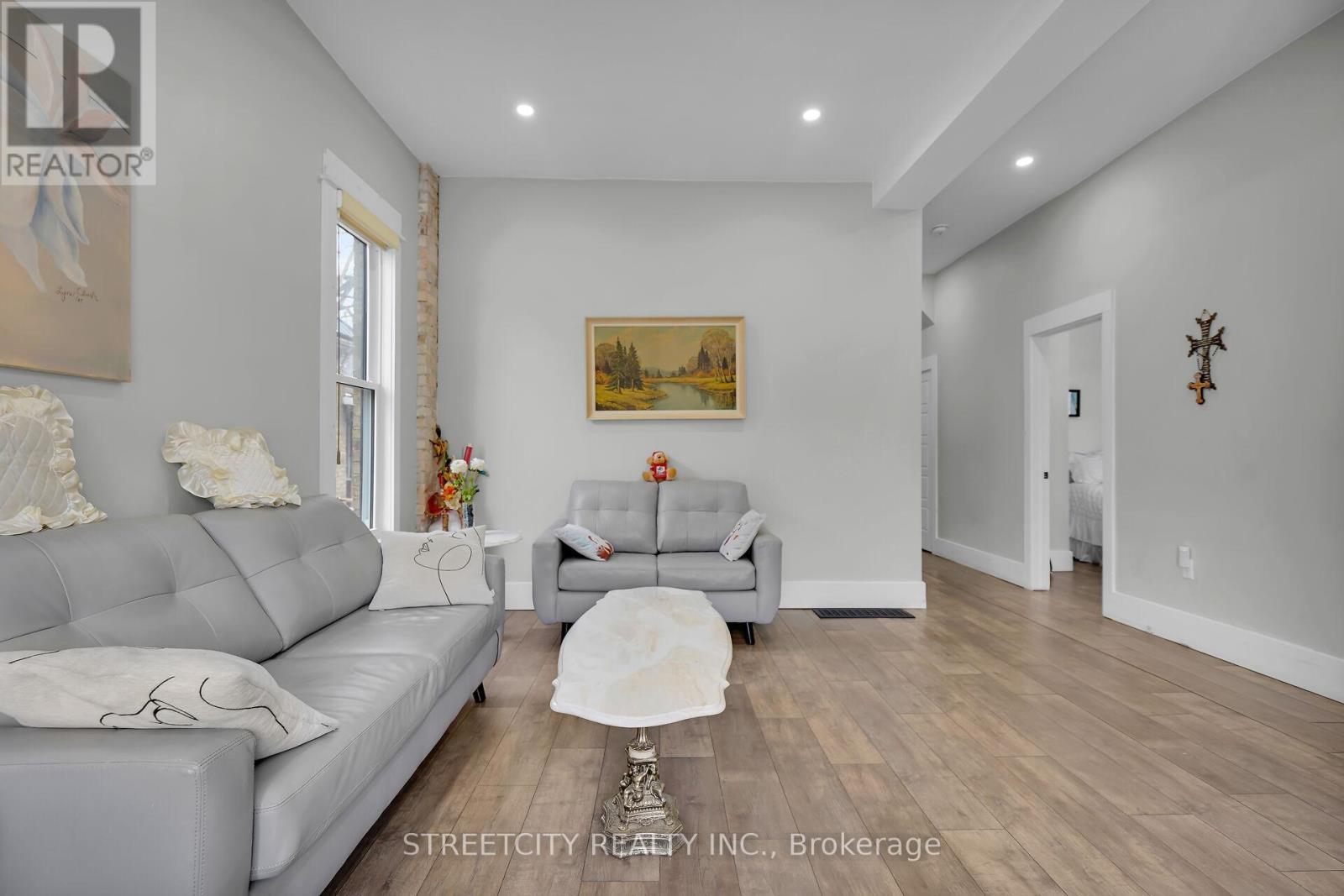 7 Myrtle Street, St. Thomas, Ontario  N5R 2E6 - Photo 7 - X12861748