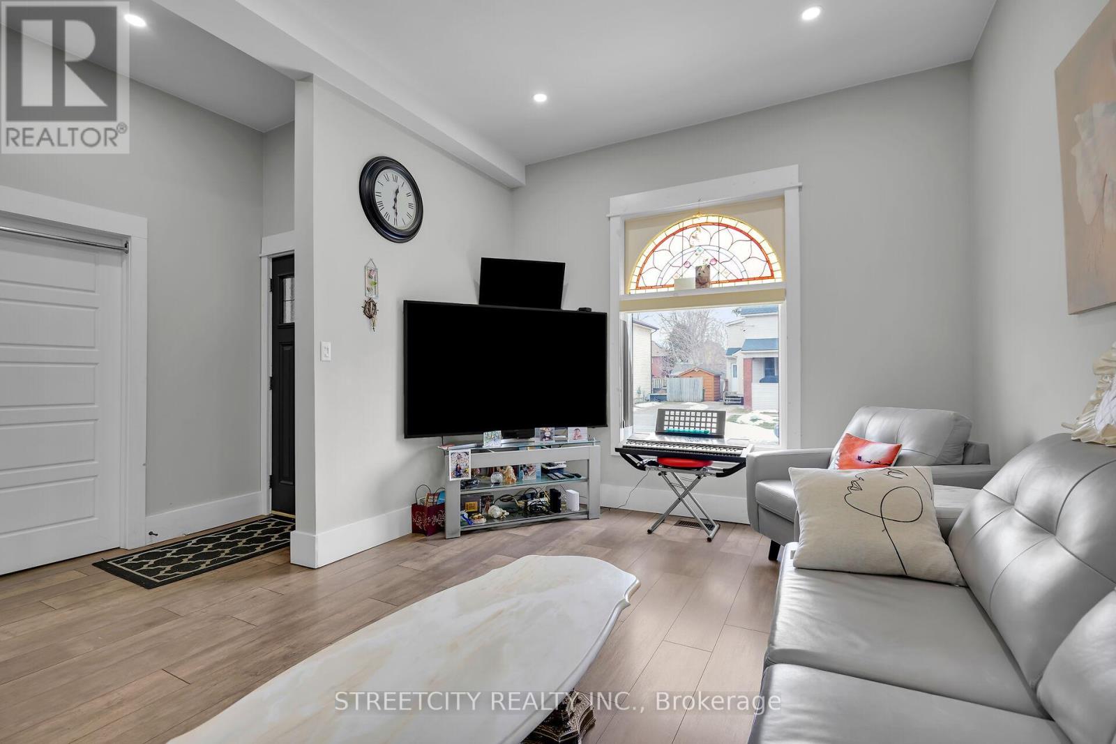 7 Myrtle Street, St. Thomas, Ontario  N5R 2E6 - Photo 8 - X12861748