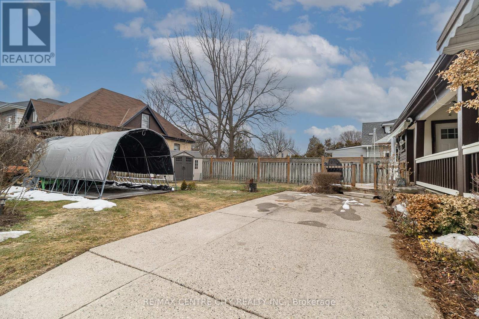 21 Owaissa Street, St. Thomas, Ontario  N5P 1T1 - Photo 3 - X12861752