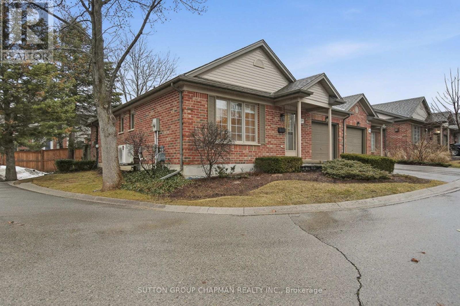 17 - 515 Proudfoot Lane, London North (North N), Ontario  N6H 5N9 - Photo 2 - X12861764