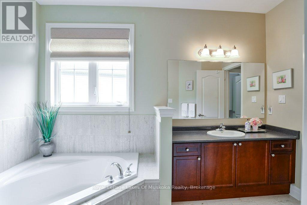 12 Pheasant Run, Bracebridge, Ontario  P1L 0A9 - Photo 12 - X12388152