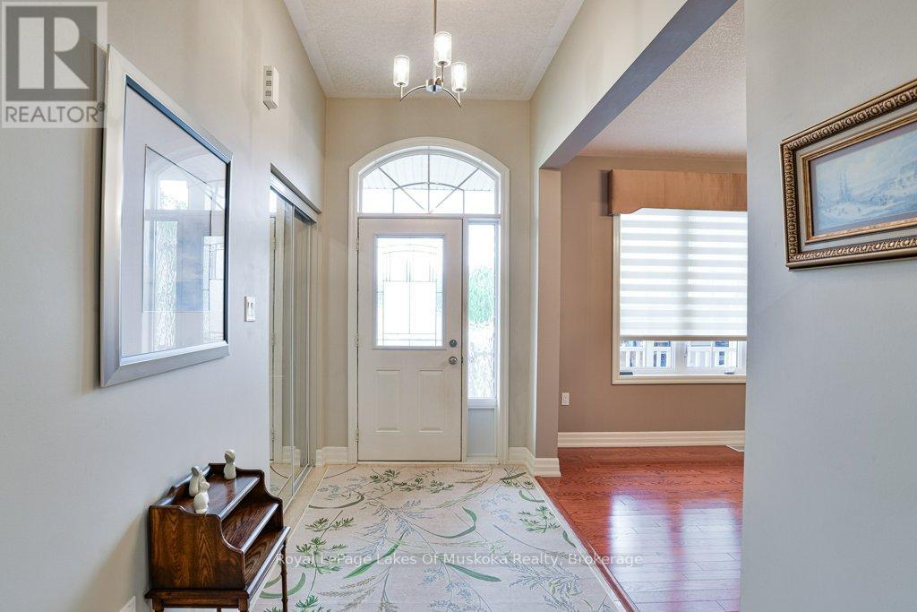 12 Pheasant Run, Bracebridge, Ontario  P1L 0A9 - Photo 2 - X12388152