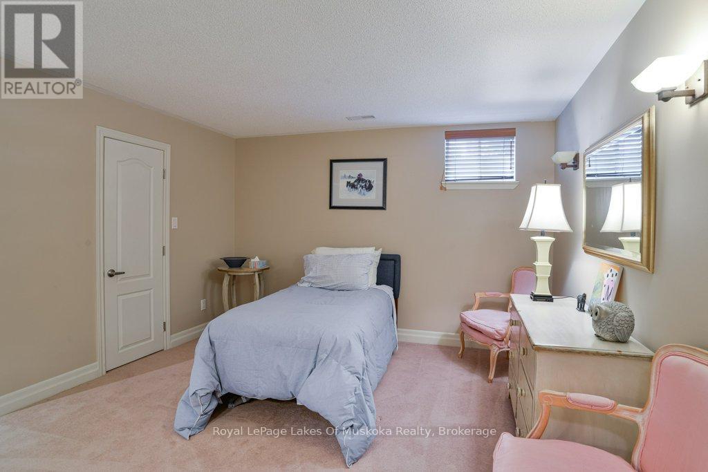 12 Pheasant Run, Bracebridge, Ontario  P1L 0A9 - Photo 17 - X12388152