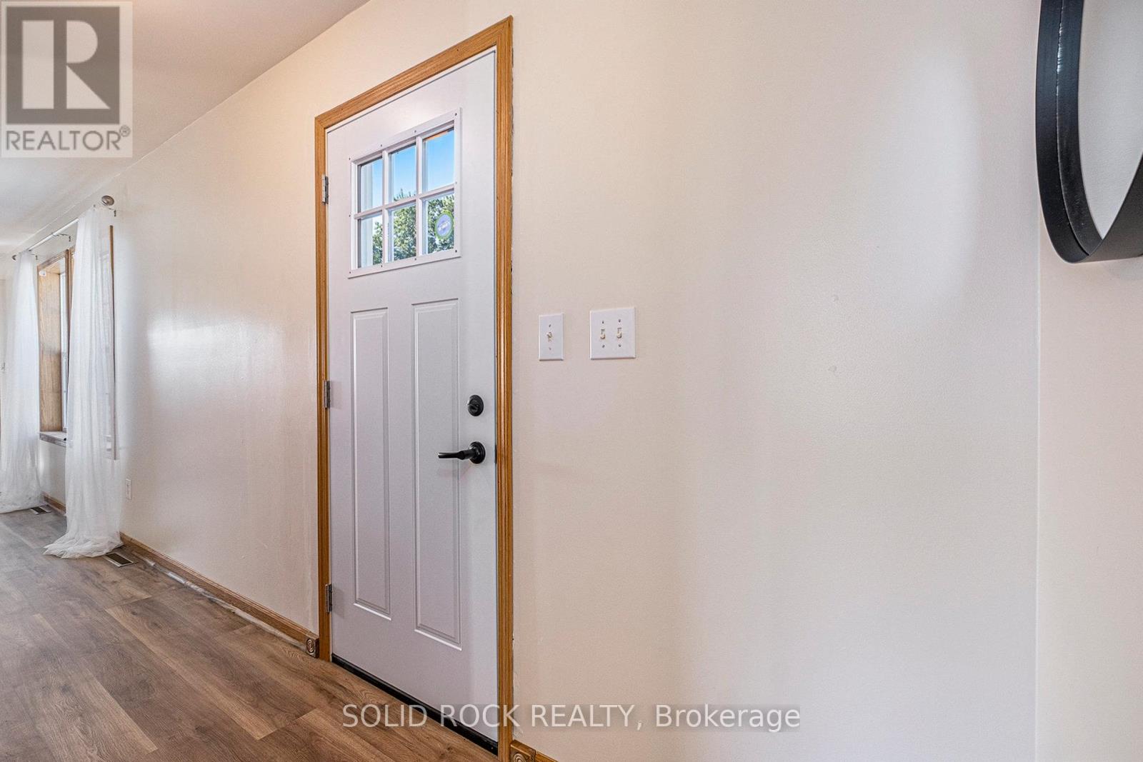 65 Vanier Road, Ottawa, Ontario  K2H 7P6 - Photo 3 - X12861462