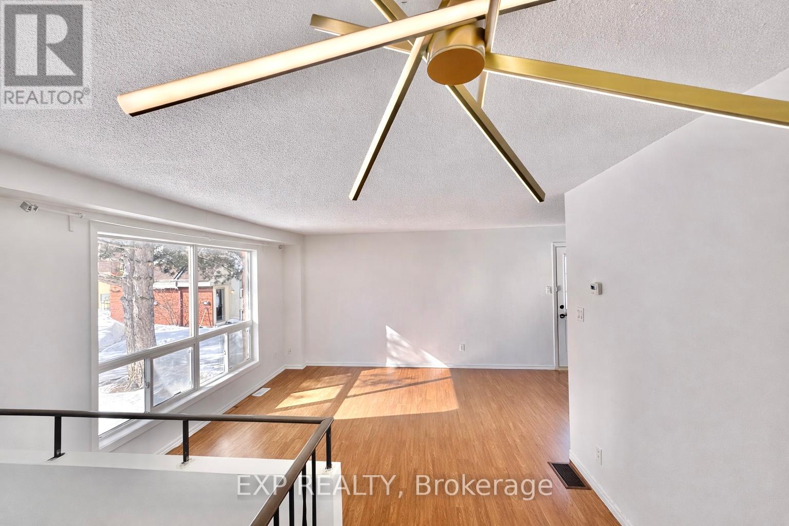 11c Sonnet Crescent, Ottawa, Ontario  K2H 8W8 - Photo 4 - X12861554