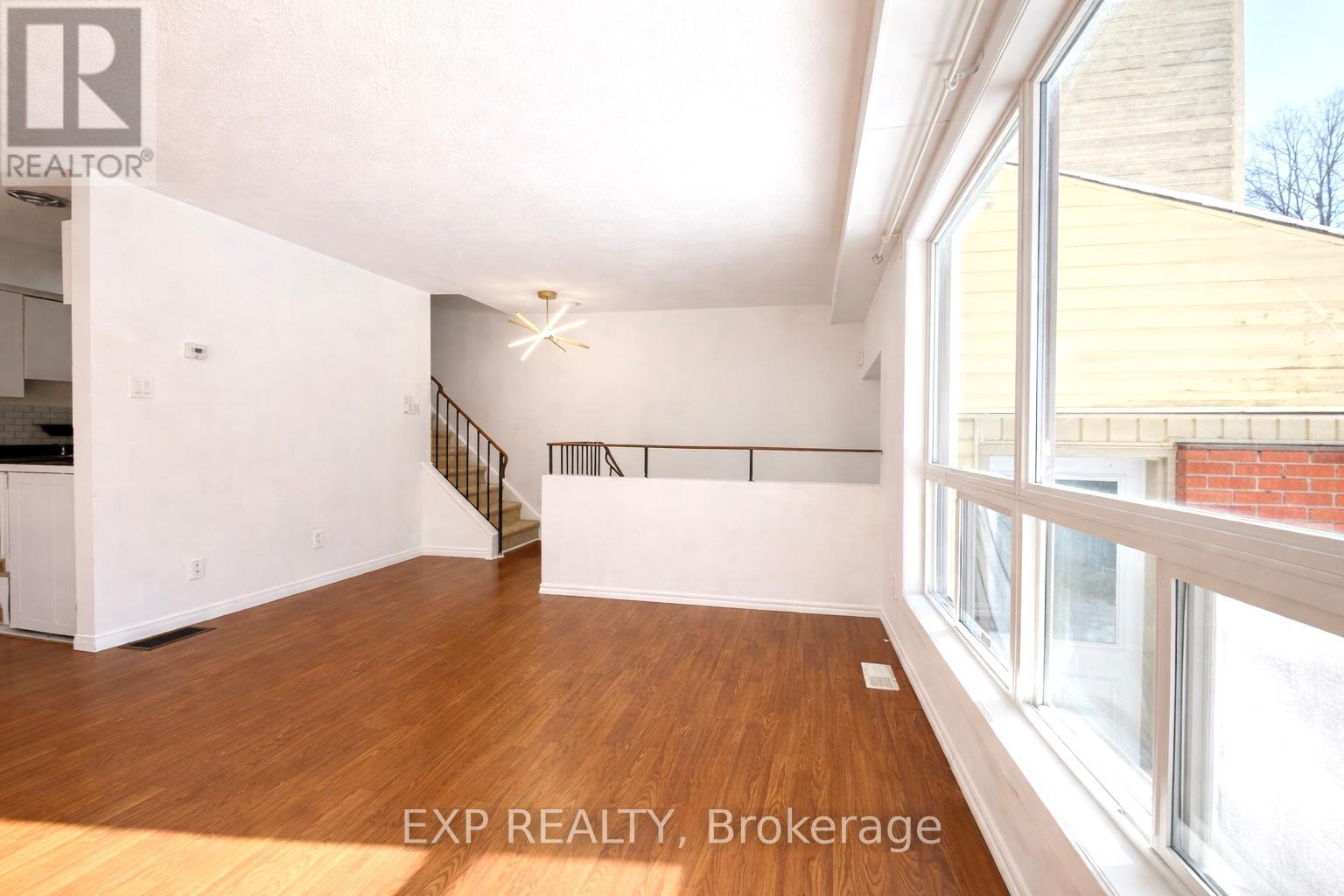 11c Sonnet Crescent, Ottawa, Ontario  K2H 8W8 - Photo 6 - X12861554