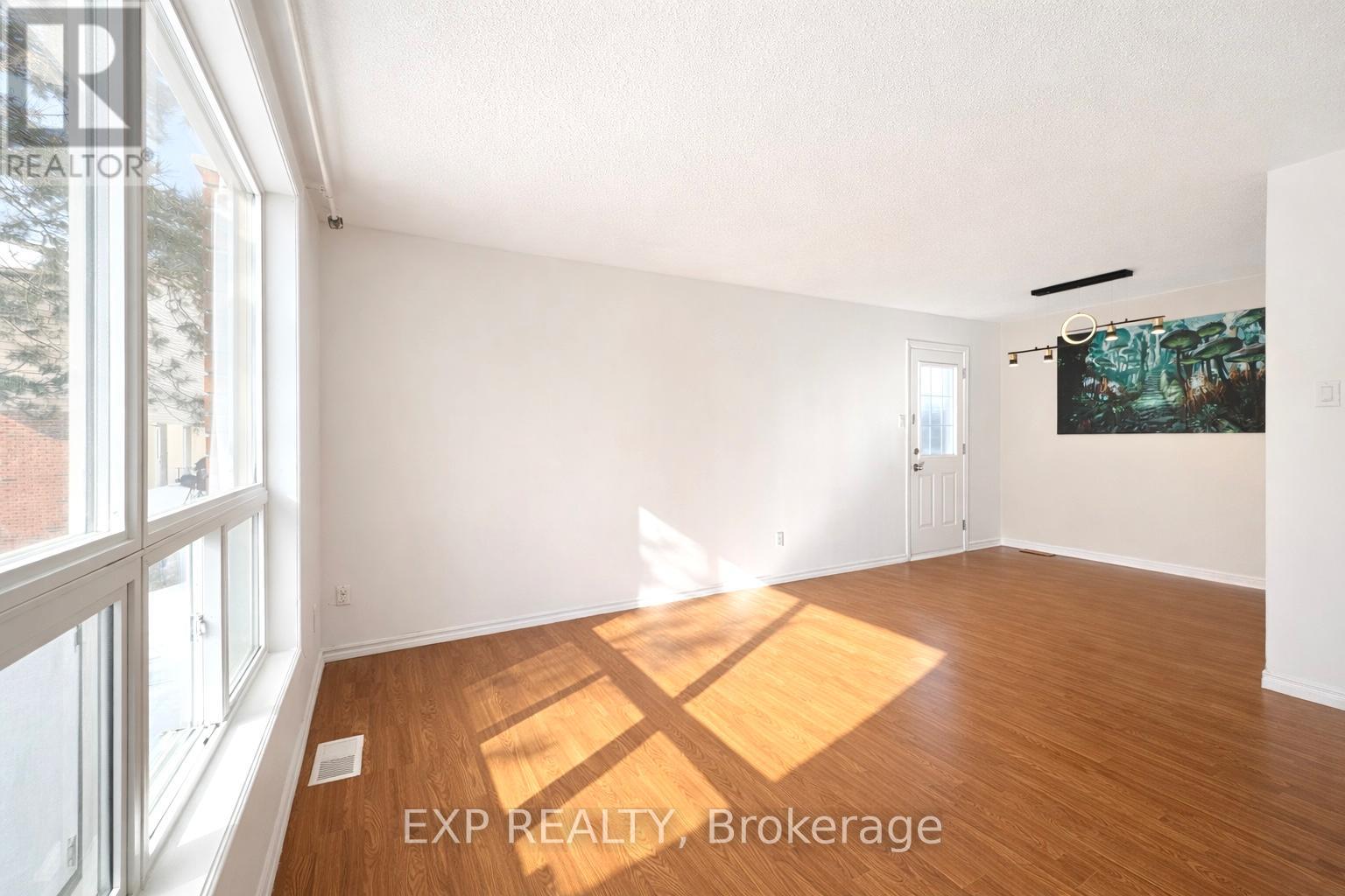 11c Sonnet Crescent, Ottawa, Ontario  K2H 8W8 - Photo 7 - X12861554