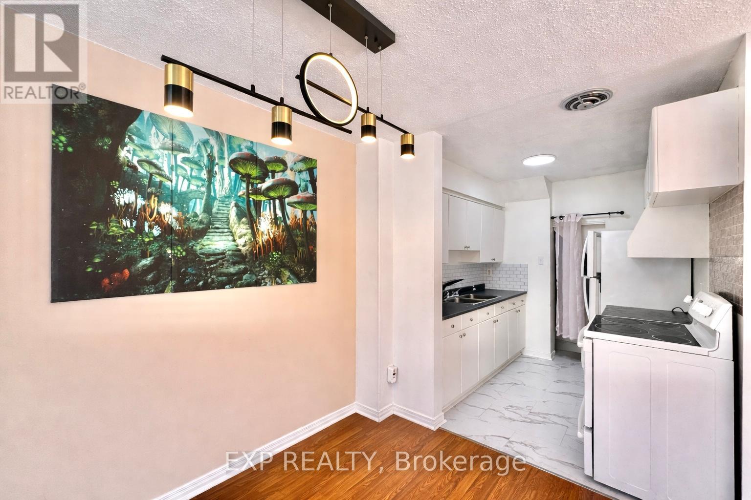 11c Sonnet Crescent, Ottawa, Ontario  K2H 8W8 - Photo 8 - X12861554