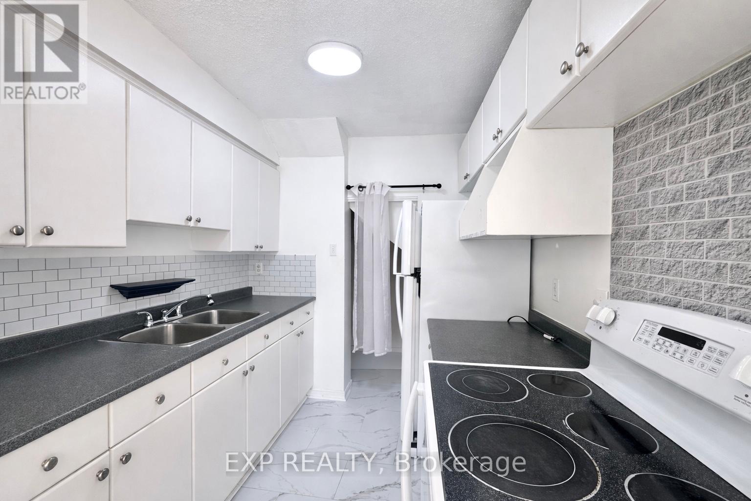 11c Sonnet Crescent, Ottawa, Ontario  K2H 8W8 - Photo 9 - X12861554