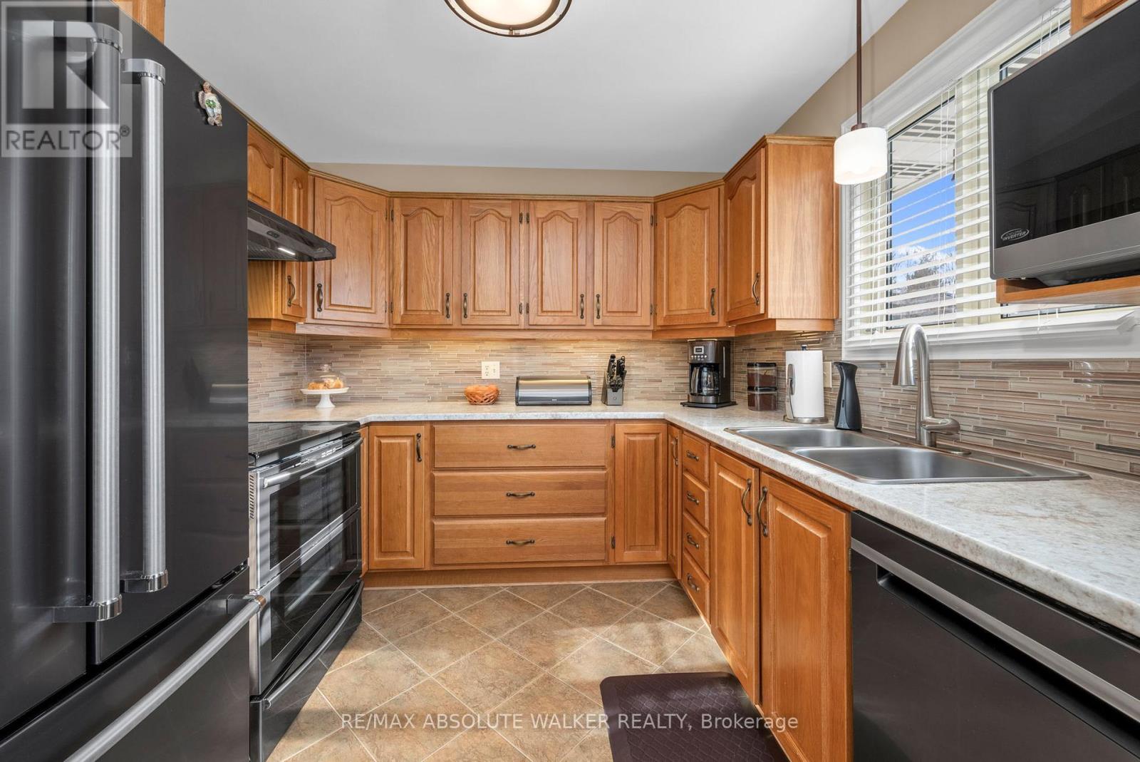 1768 Calumet Lane, Ottawa, Ontario  K1C 1V9 - Photo 12 - X12861564