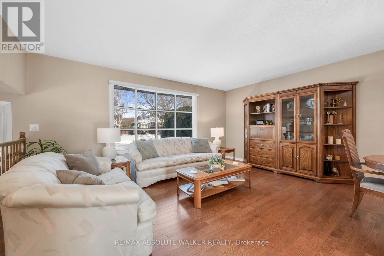 1768 Calumet Lane, Ottawa, Ontario  K1C 1V9 - Photo 4 - X12861564