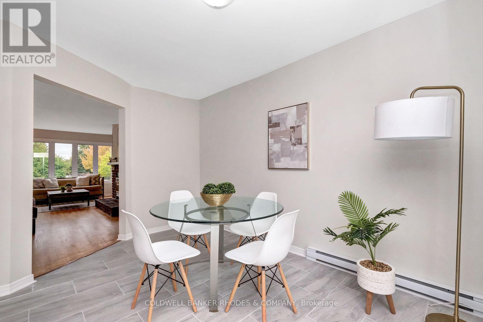 2098 Eric Crescent, Ottawa, Ontario  K1B 4P4 - Photo 10 - X12861594