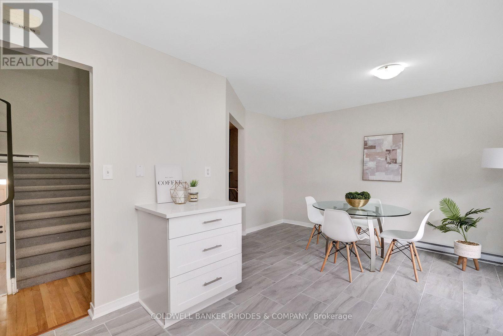 2098 Eric Crescent, Ottawa, Ontario  K1B 4P4 - Photo 11 - X12861594