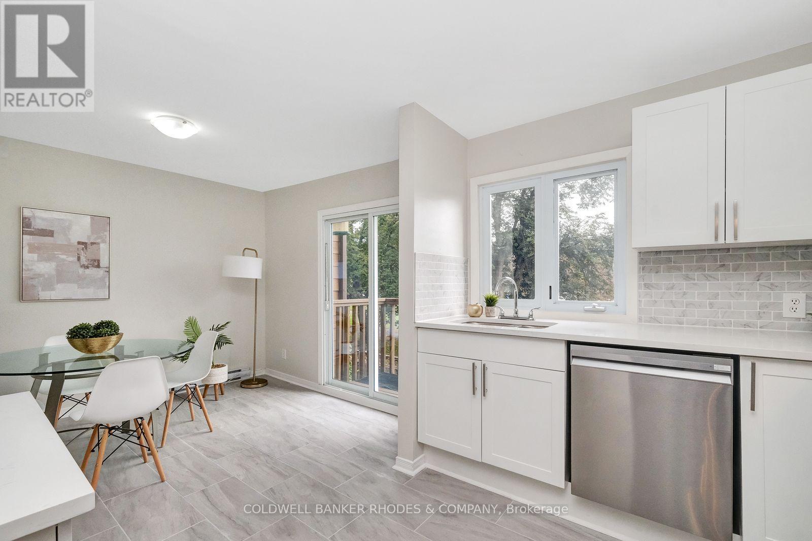 2098 Eric Crescent, Ottawa, Ontario  K1B 4P4 - Photo 12 - X12861594