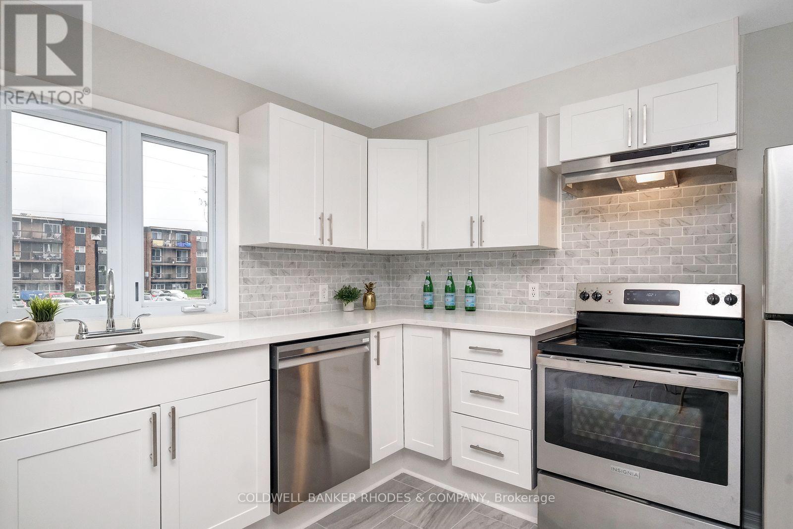 2098 Eric Crescent, Ottawa, Ontario  K1B 4P4 - Photo 14 - X12861594