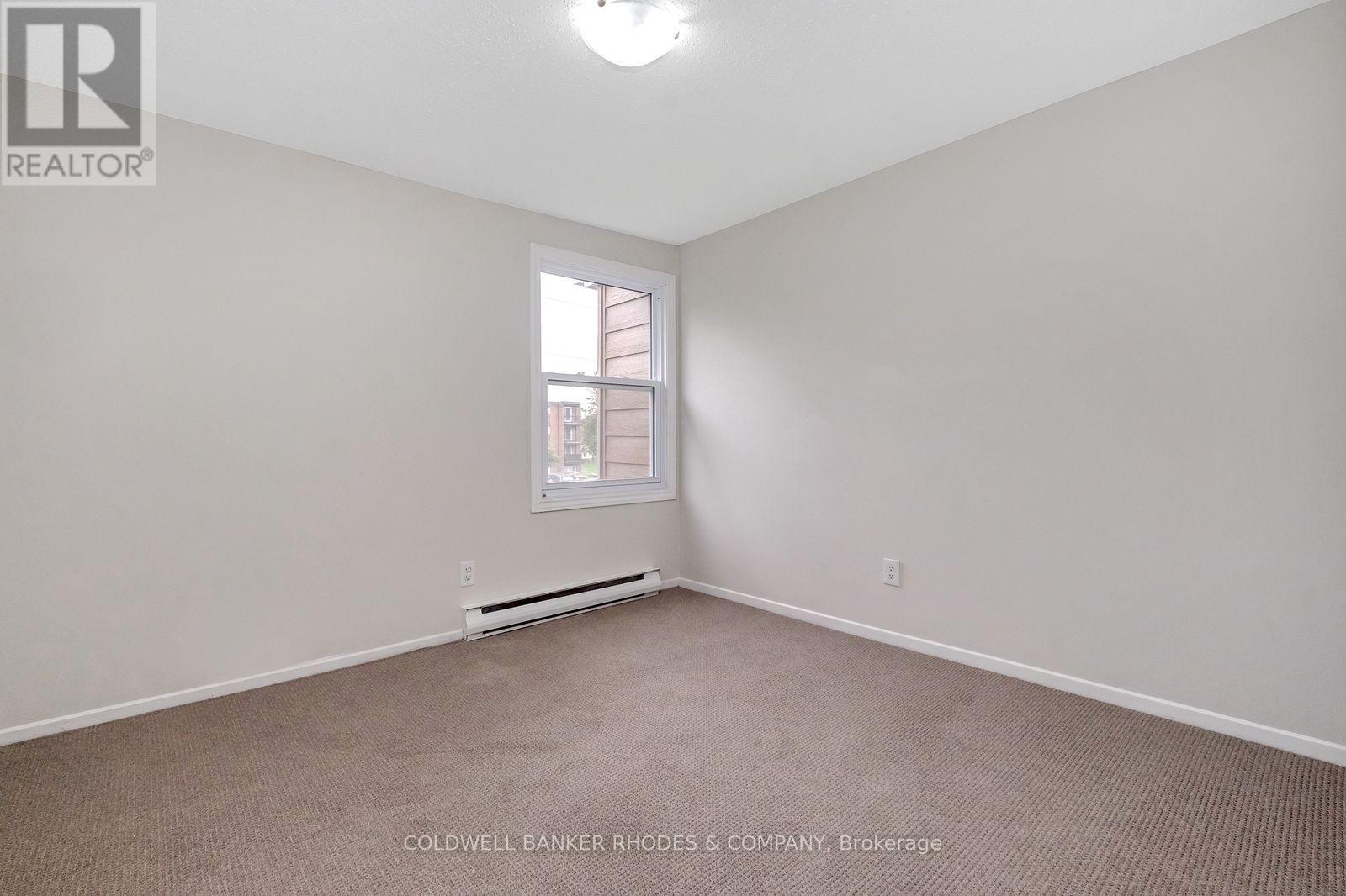 2098 Eric Crescent, Ottawa, Ontario  K1B 4P4 - Photo 19 - X12861594