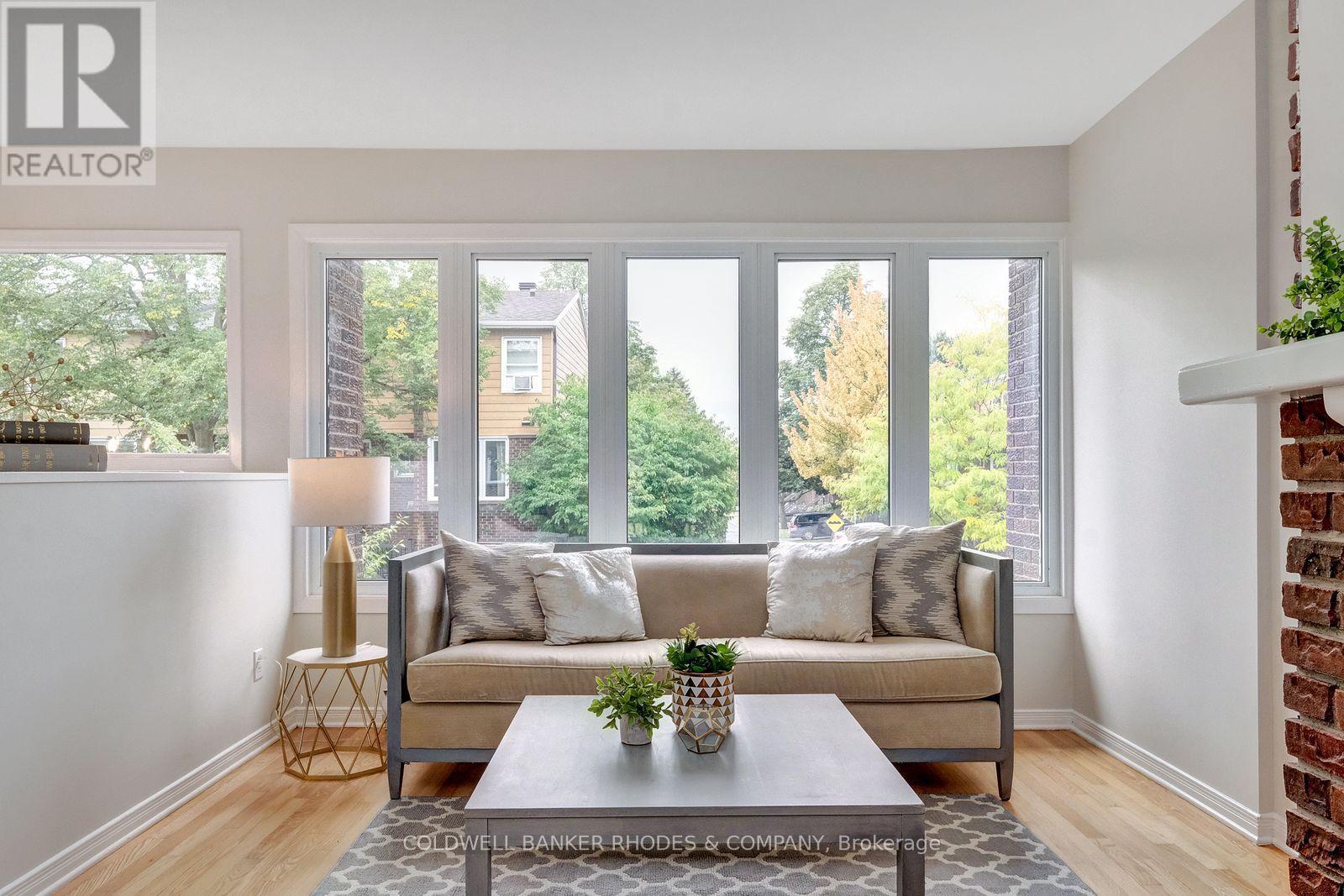 2098 Eric Crescent, Ottawa, Ontario  K1B 4P4 - Photo 4 - X12861594