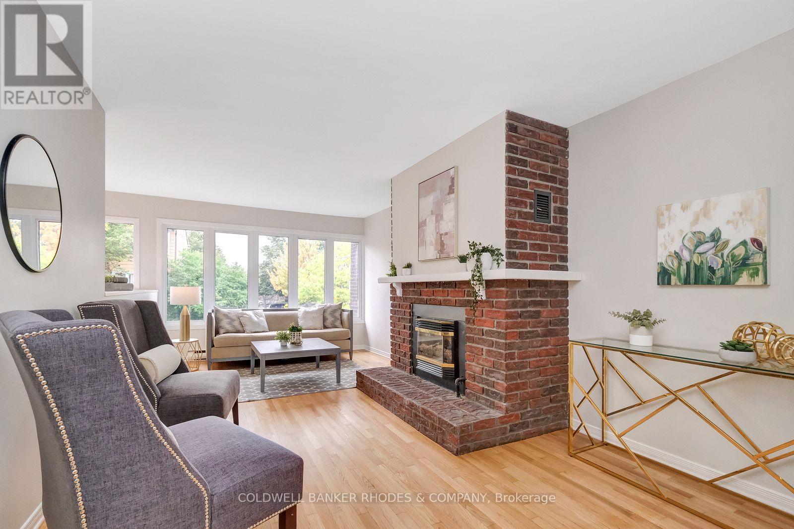 2098 Eric Crescent, Ottawa, Ontario  K1B 4P4 - Photo 5 - X12861594