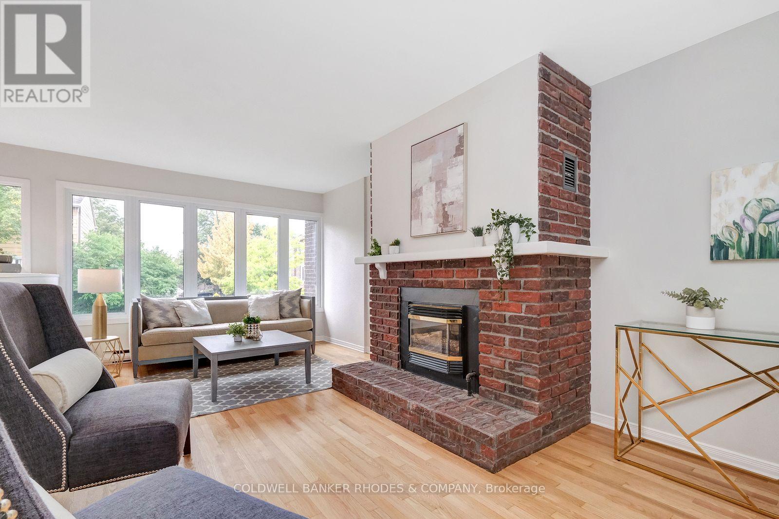 2098 Eric Crescent, Ottawa, Ontario  K1B 4P4 - Photo 6 - X12861594