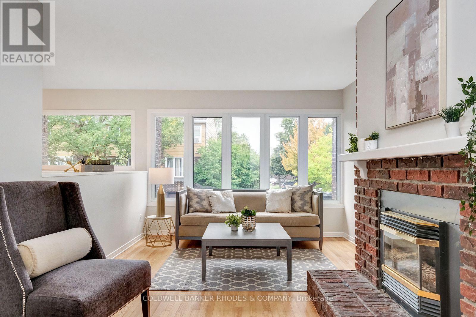 2098 Eric Crescent, Ottawa, Ontario  K1B 4P4 - Photo 7 - X12861594